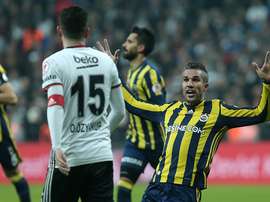Van Persie se ganó muchos enemigos ante el Besiktas. AFP