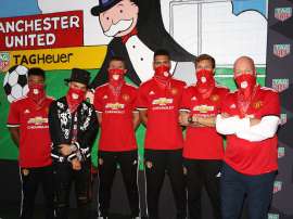 Varios futbolistas del United realizaron un mural en Old Trafford. Twitter/TagHeuer