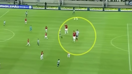 Víctor Cuesta puede ser denunciado por llamar macaco a su rival