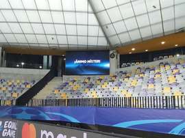 Detalle del Maribor para apoyar a Berizzo. Twitter/SevillaFC