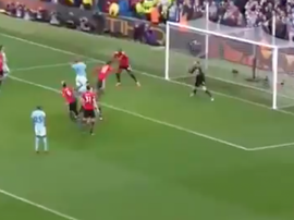 Kompany abriu o marcador. Captura
