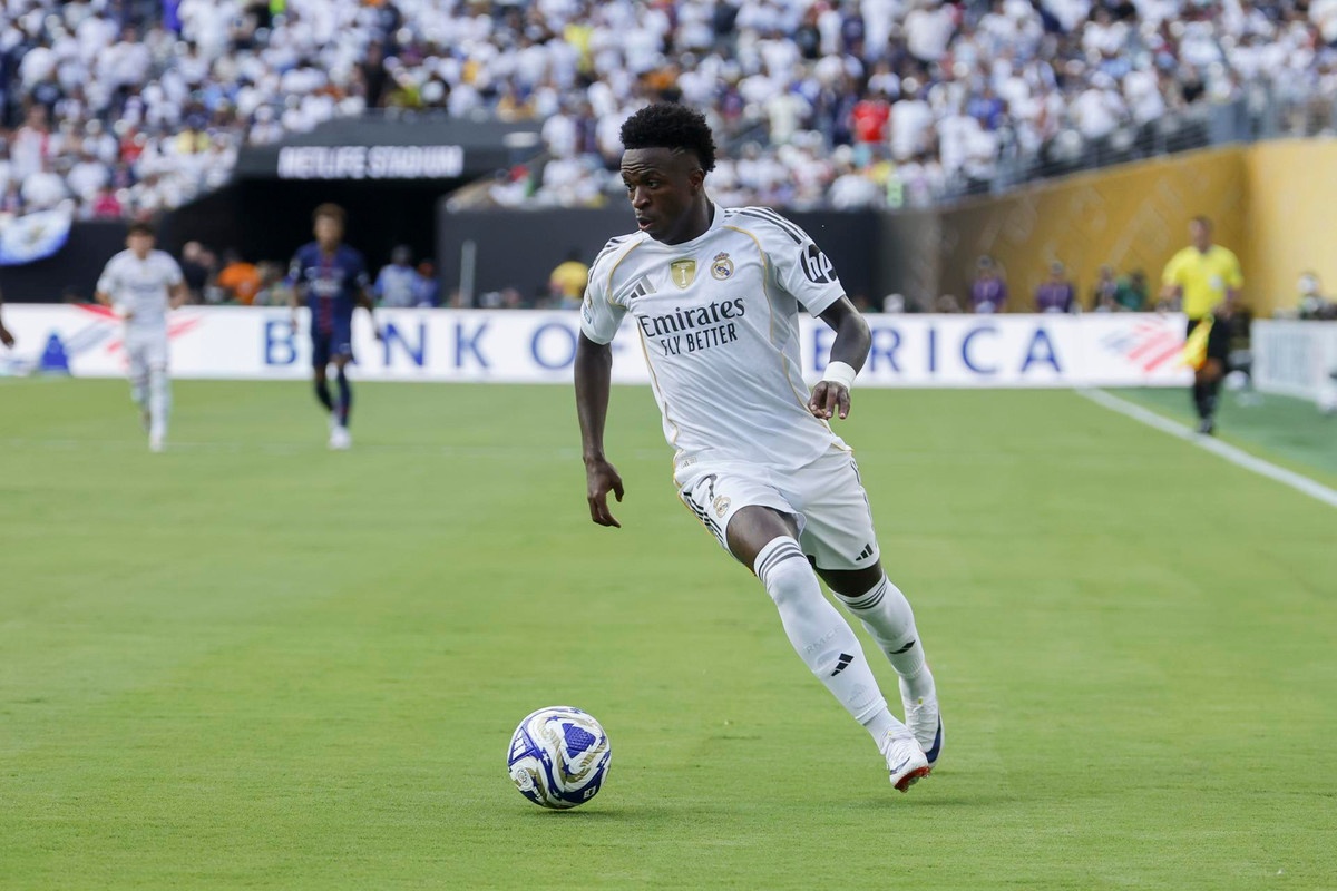 "I don't know if Madrid fans love Vinicius as much as they did two years ago"