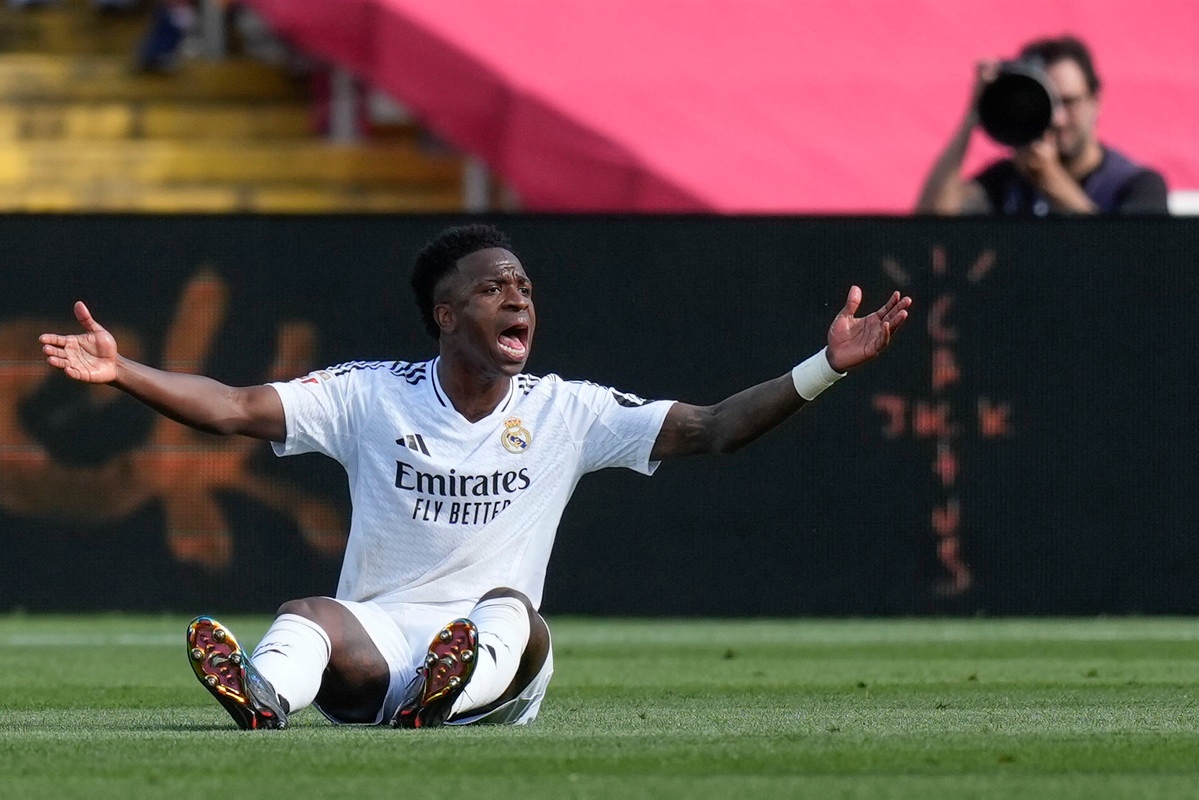Vinicius se marchó con un esguince de tobillo