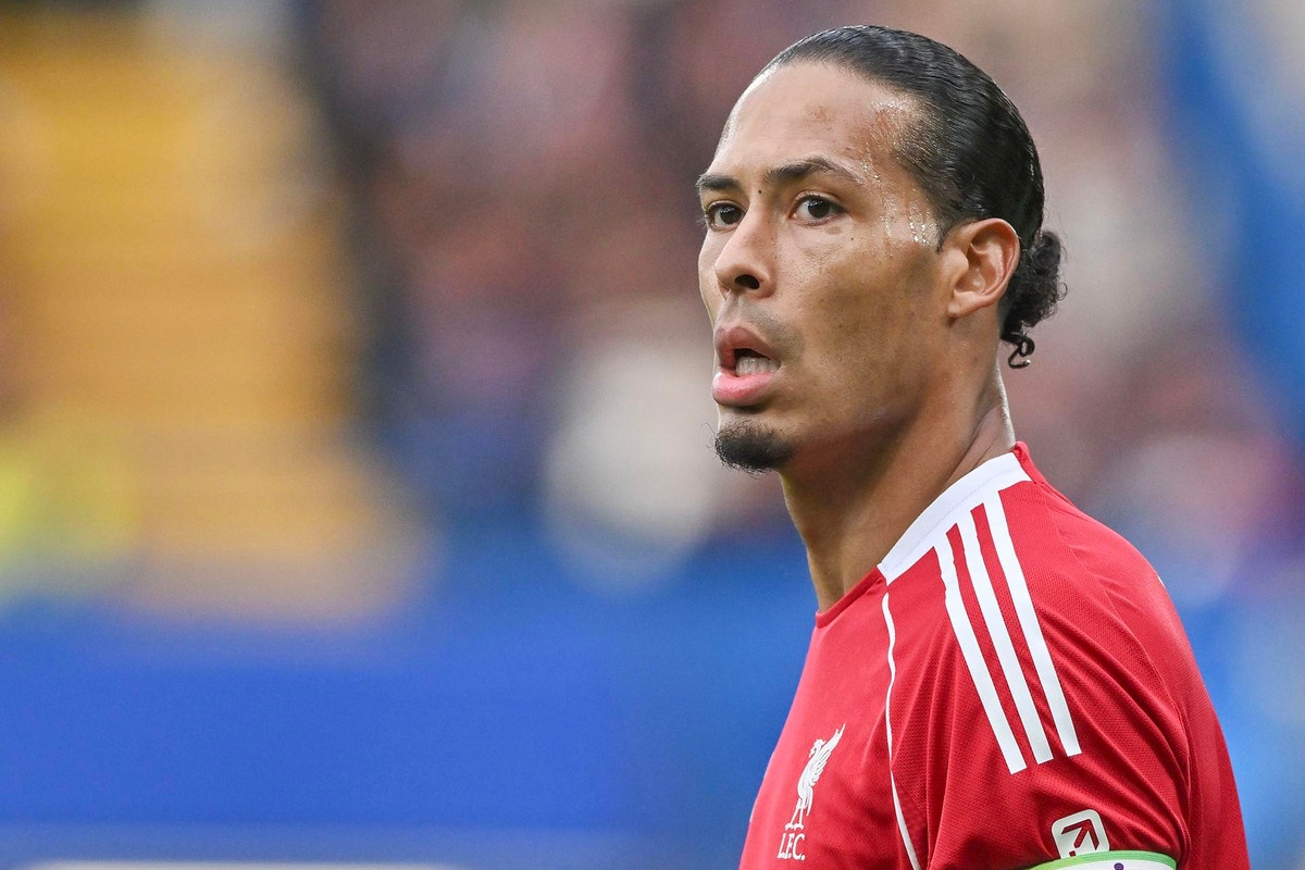 La Premier respalda al árbitro que anuló el gol de Van Djik