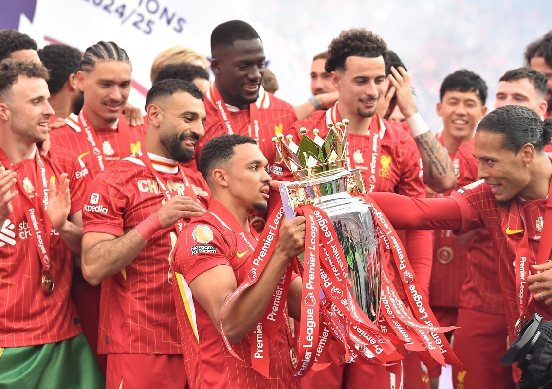 Alto el fuego con Alexander-Arnold antes de poner rumbo a Madrid