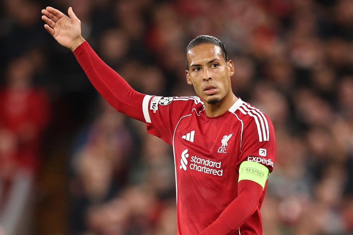 Liverpool must face challenges 'together as one', says Van Dijk