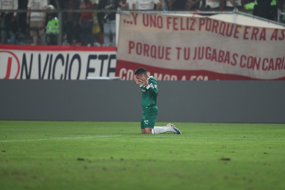 Vitor Roque marca su primer 'hat trick' de su carrera