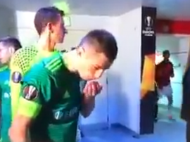 Volodymyr Chesnakov spat in to his hands. Captura/BT Sport