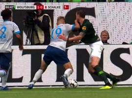 Weghorst fue expulsado para volver a entrar en el campo un minuto después. Captura/Movistar+