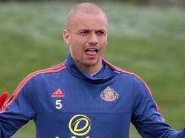 Zagueiro inglês ruma à Índia. SAFC