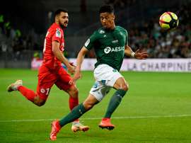 Bataille de tous les instants entre Tottenham et Arsenal pour Saliba. AFP/Jean-Philippe Ksiazek