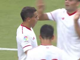Wissam Ben Yedder celebra con sus compañeros el primer tanto del partido. SevillaFC