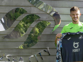 Swansea a officialisé l'arrivée de Woodman. SwanseaCity