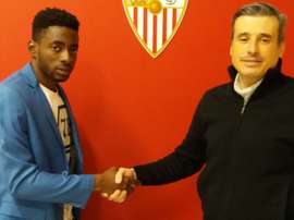 Yan Brice firma con el Almería. SevillaAtlético