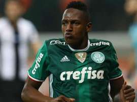 La posible salida de Yerry Mina dejará una vacante en la zaga. EFE/Archivo
