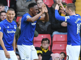 Yerry Mina e Richarlison participam de comemoração de gol do Everton. AFP/Arquivo