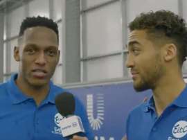 Quand Yerry Mina surprend Calvert-Lewin... en parlant anglais. Twitter/Everton