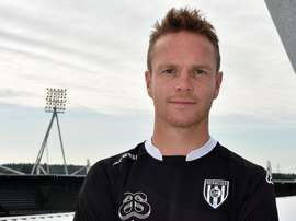 Zomer posa para la página oficial del Heracles. Heracles