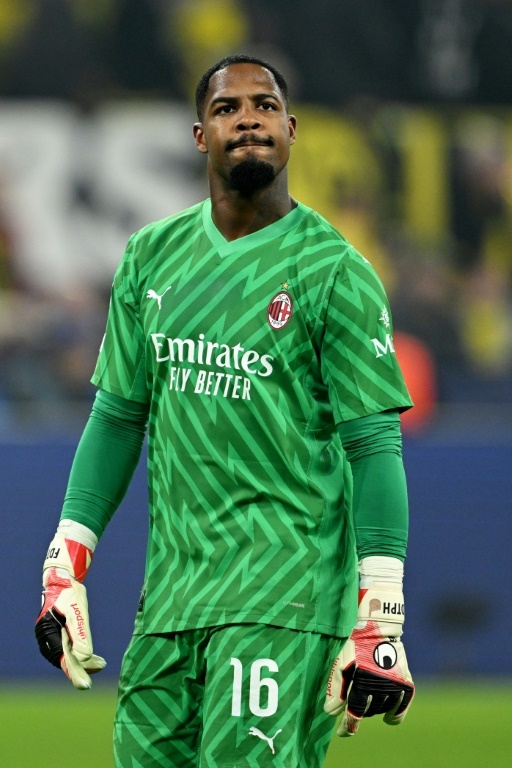 Milan goalkeeper Maignan stands in way of old club PSG in Champions League