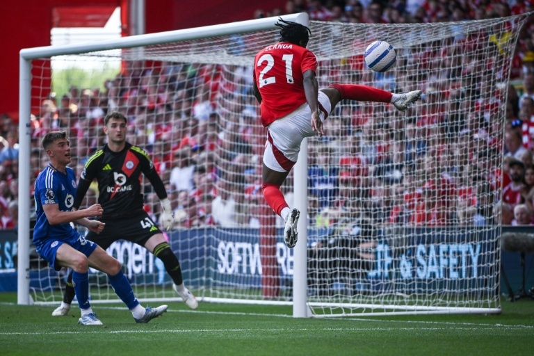 Newcastle agree £55m fee for Forest's Elanga - reports