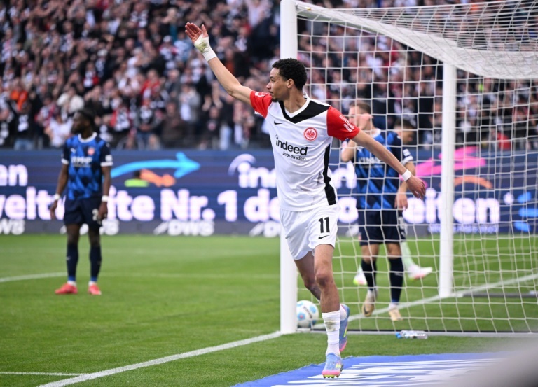 Electric Ekitike keeps Frankfurt on Champions League course