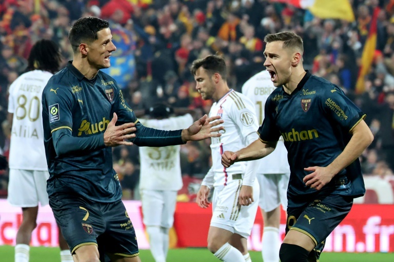 Nice lose unbeaten record as Lens inflict more pain on struggling Lyon