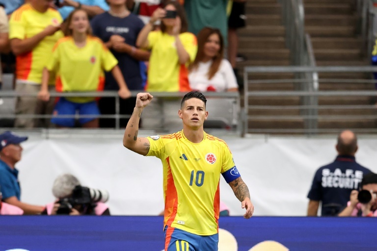 Rodriguez inspires Colombia into semis with 5-0 win over Panama