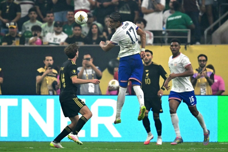 American midfielder Tillman joins Leverkusen from PSV
