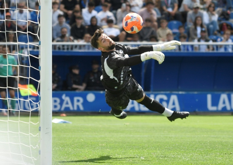 Barca stay on Liga title track with Valladolid comeback