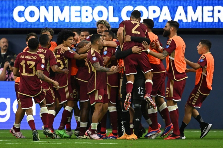 Venezuela into Copa quarters after Mexico defeat