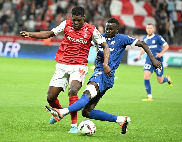 Marseille chute à Reims (1-0) et s'éloigne de l'Europe