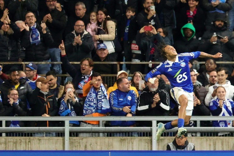 Marseille se perd à Strasbourg (1-0) et chute pour la première fois