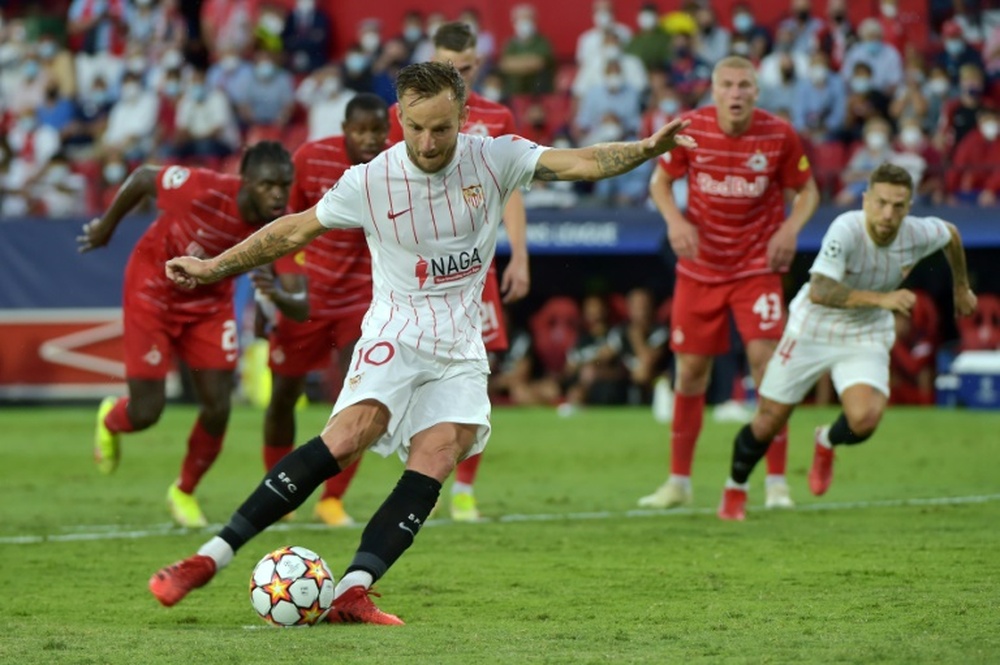 Pluie de penalties et match nul entre Séville et Salzbourg. AFP