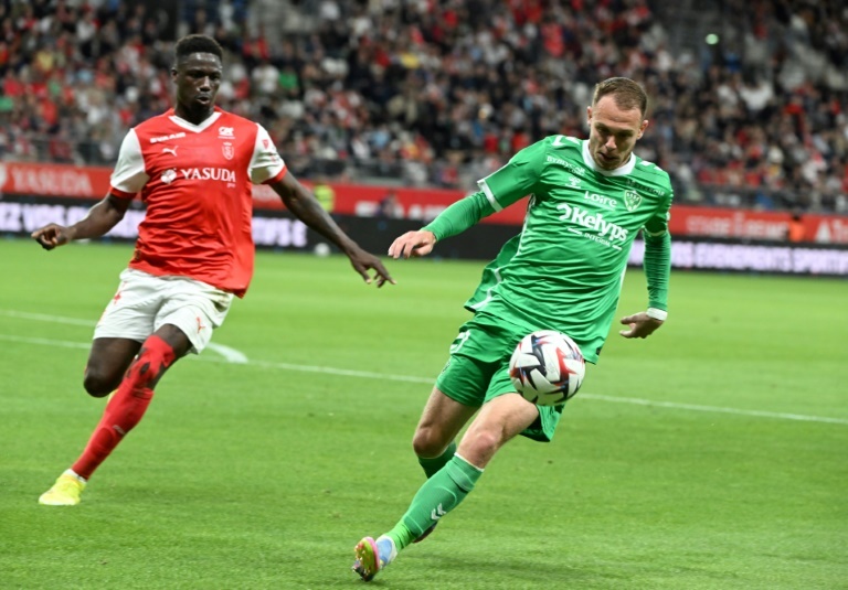Saint-Étienne reste en vie en gagnant à Reims
