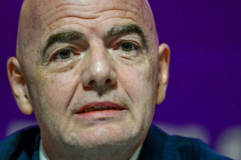 Le patron de la FIFA se sent "migrant" et fustige les "leçons de morale"