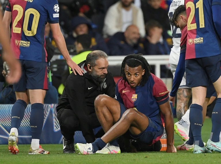 Koundé blessé à une cuisse et forfait au moins contre l'Inter à Milan
