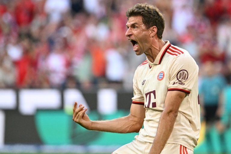 Le Bayern enchaîne contre Fribourg avec la participation record de Müller