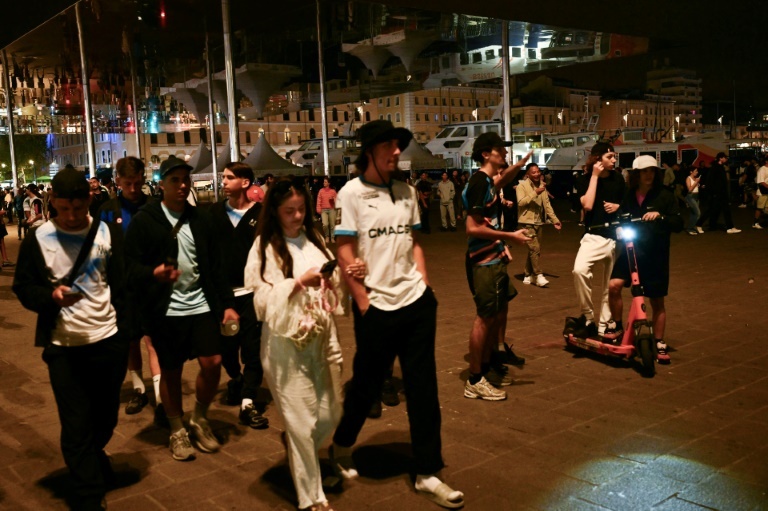 Après la victoire du PSG, les Marseillais se consolent d'être "à jamais les premiers"