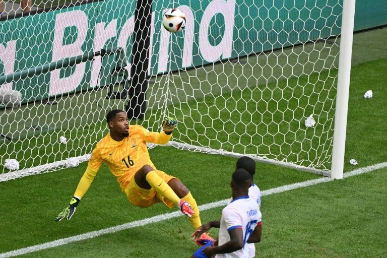 Les Bleus passent en quarts aux forceps et au mental