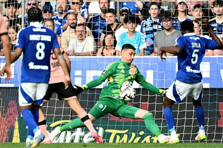 Avant Arsenal, le PSG très remanié perd à Strasbourg