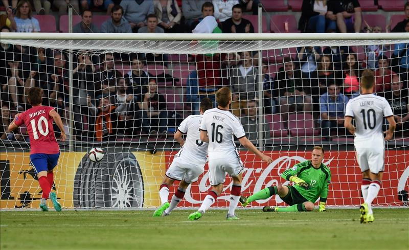 Dinamarca vence a la anfitriona República Checa; tablas en el Alemania-Serbia