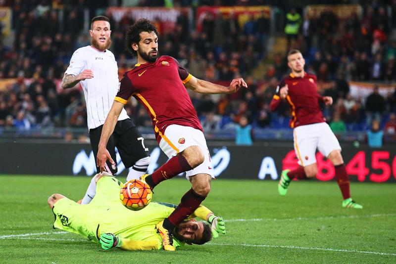 La Roma se exhibe y golea al Palermo... con Totti en la grada