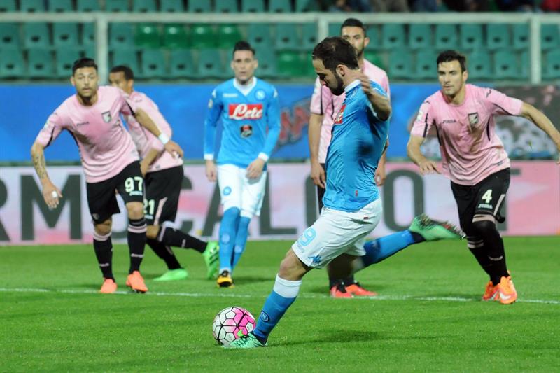 Higuaín vuelve a marcar y da el triunfo a un 'justito' Nápoles