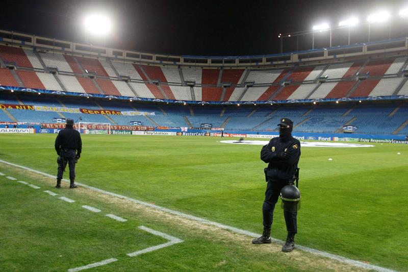 Proponen 5.000 euros de multa y un año sin fútbol a los hinchas del PSV por los incidentes en Madrid