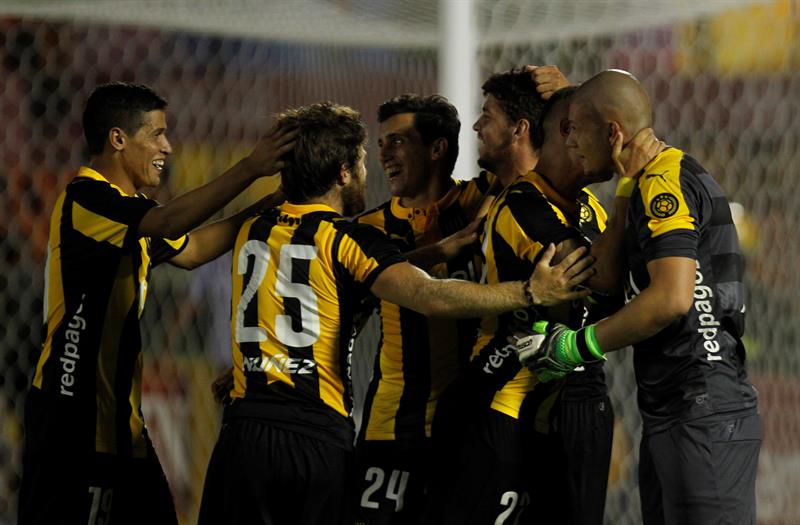 Nacional y Peñarol siguen a la caza de Plaza Colonia