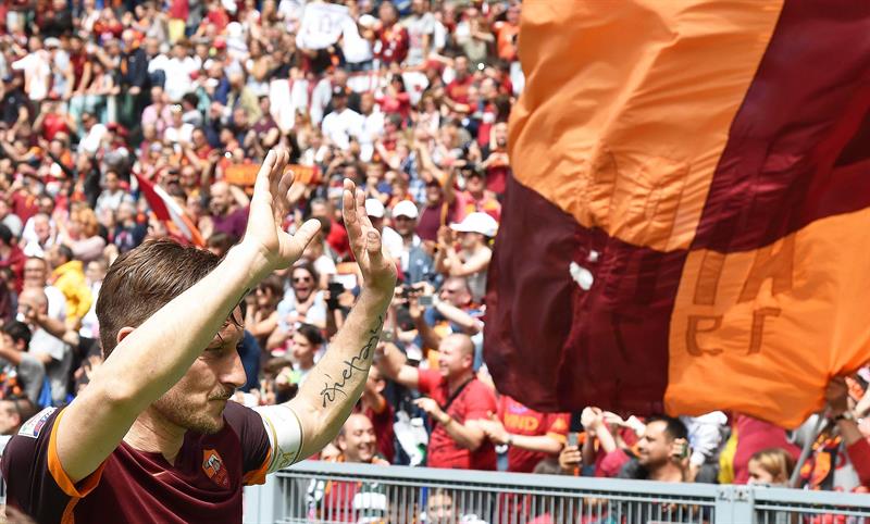 La Roma golea al Chievo y pasa la presión al Nápoles