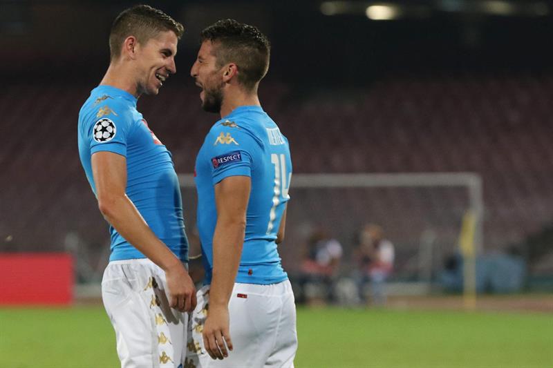 Mertens y Milik tumban al Benfica