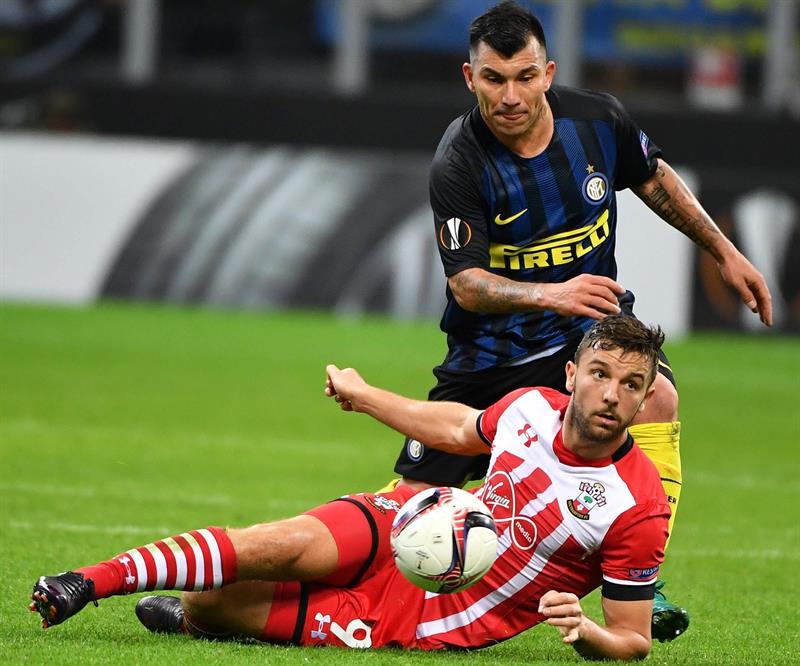 Medel, castigado de oficio por una agresión sin balón que el árbitro no vio