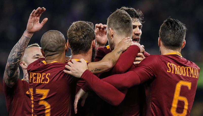 Dzeko mantiene a la Roma en la lucha por el Scudetto