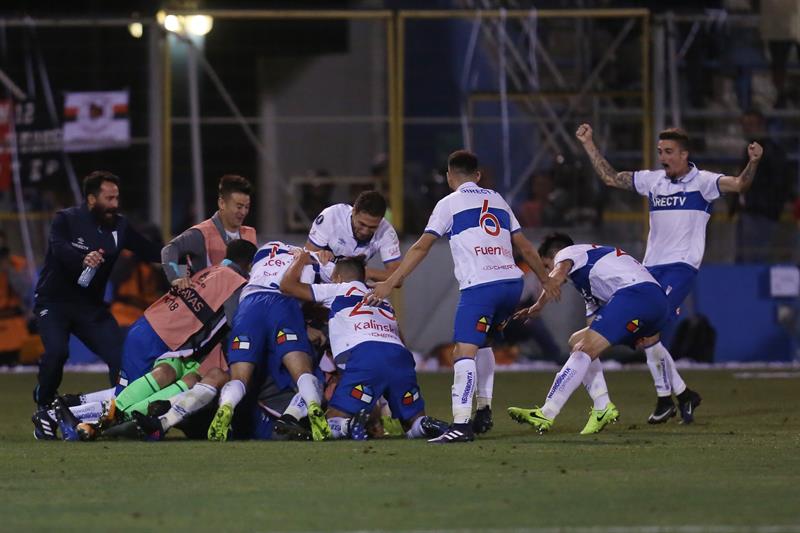 Católica doblega a Flamengo y alcanza el liderato